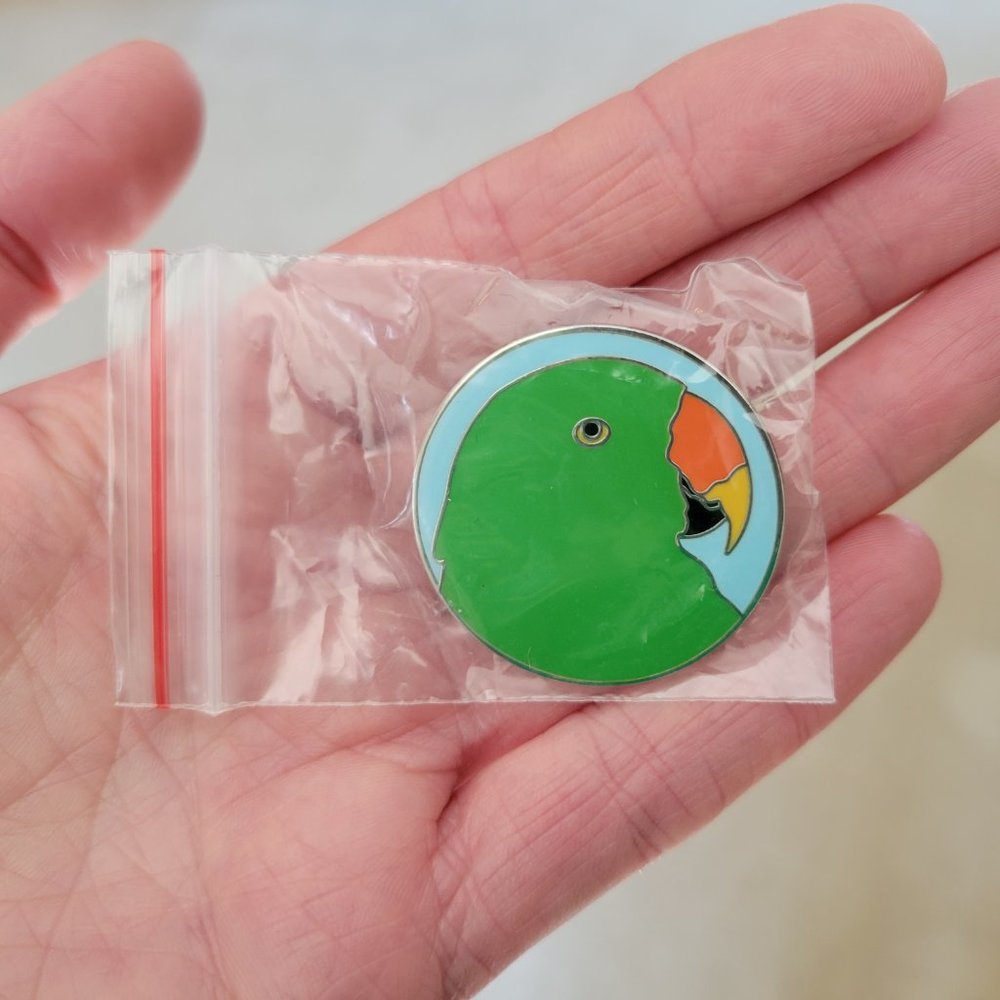 NEW Male Eclectus custom enamel pin parrot bird - Picture 2 of 3